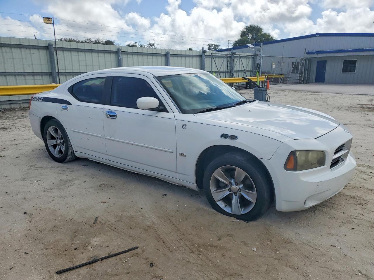 2010 DODGE CHARGER SXT photo 4