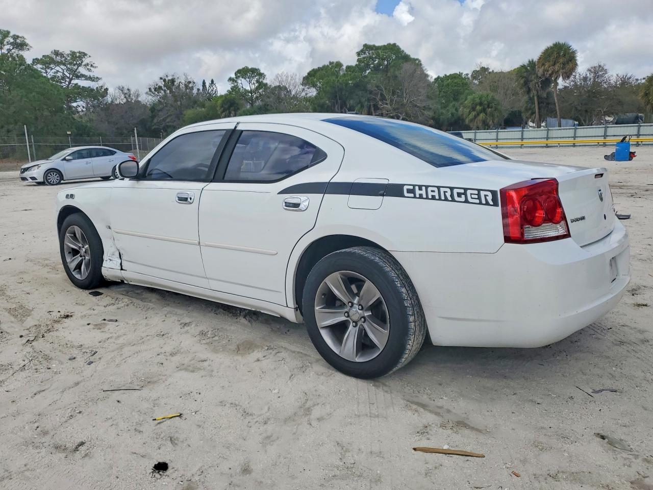 2010 DODGE CHARGER SXT photo 2