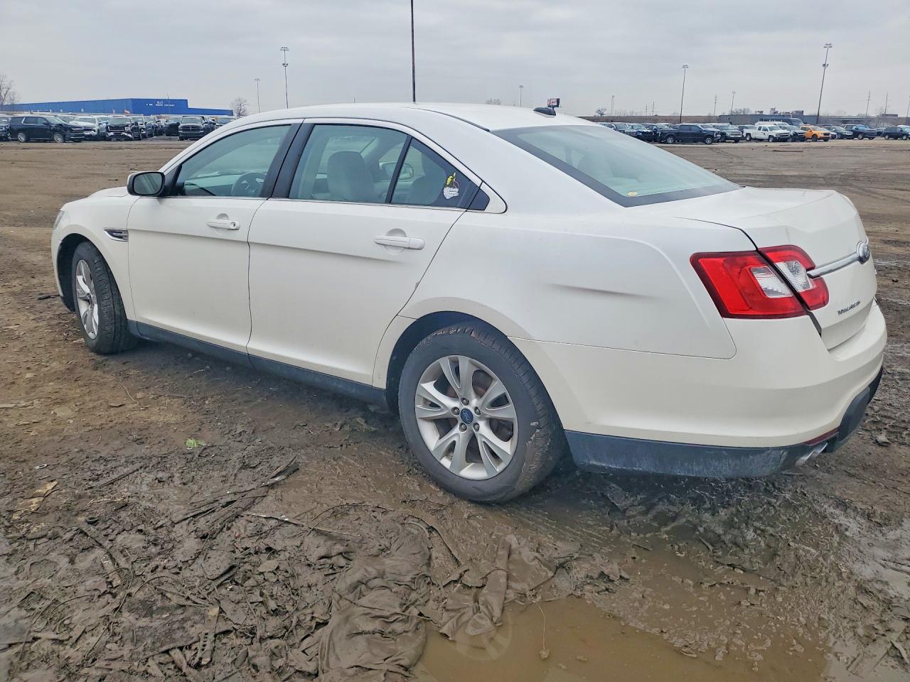 2010 FORD TAURUS SEL photo 3