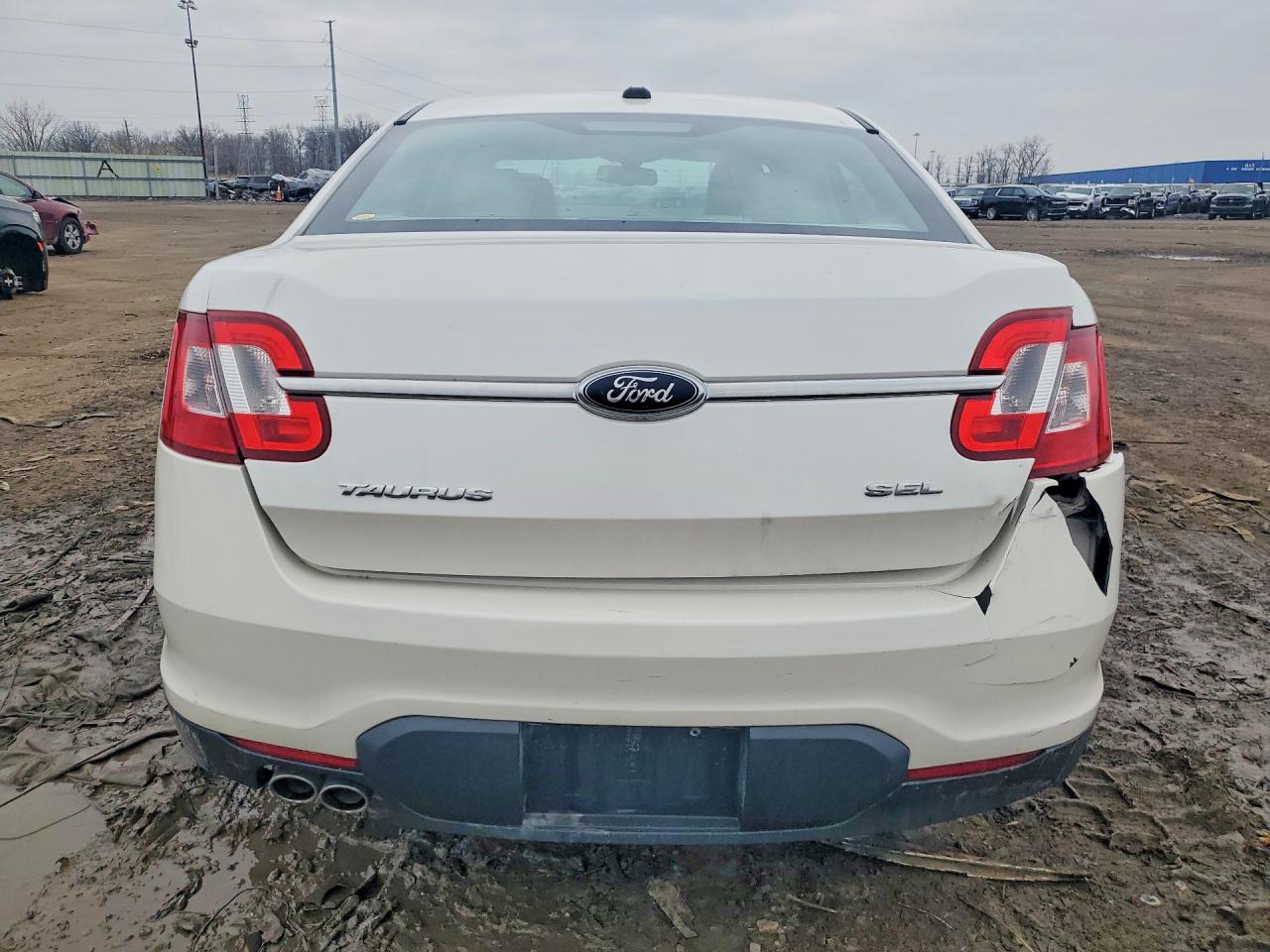 2010 FORD TAURUS SEL photo 11