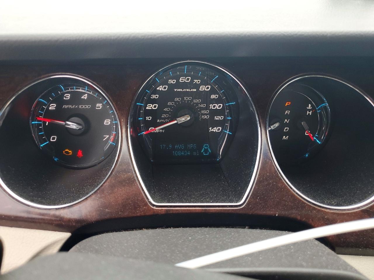 2010 FORD TAURUS SEL photo 17