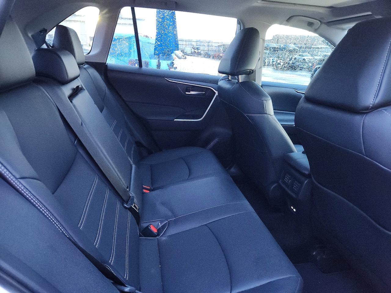2025 TOYOTA RAV4 XLE PREMIUM photo 10