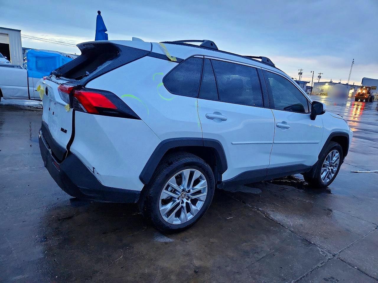 2025 TOYOTA RAV4 XLE PREMIUM photo 3
