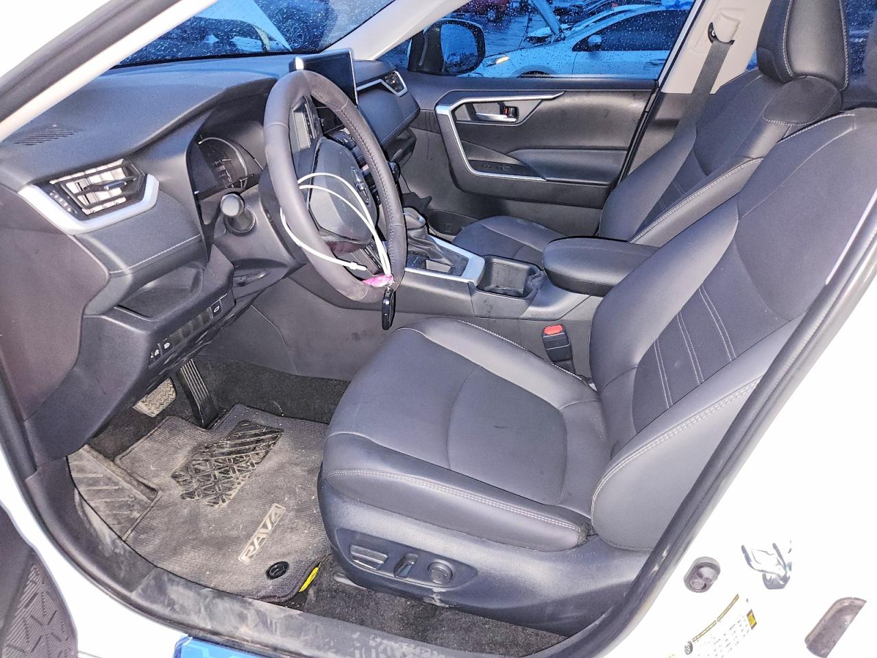2025 TOYOTA RAV4 XLE PREMIUM photo 7