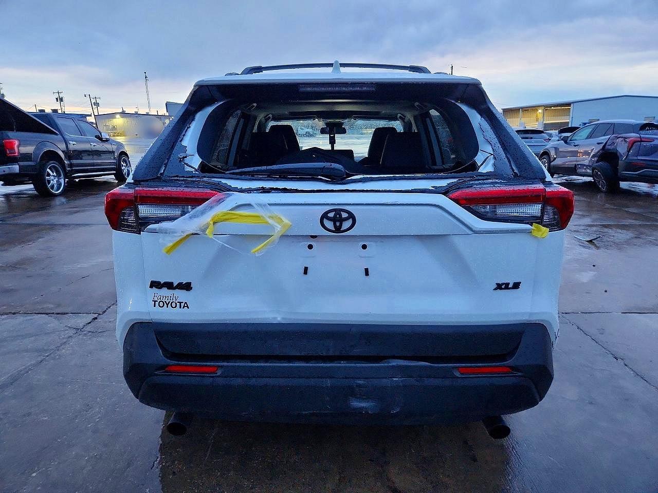 2025 TOYOTA RAV4 XLE PREMIUM photo 6