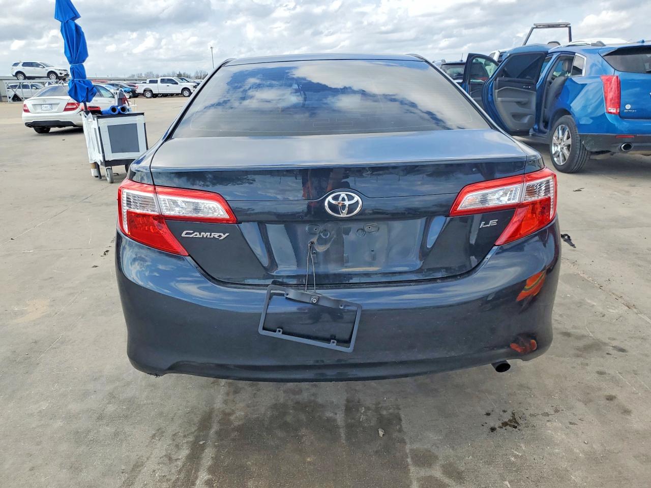 2012 TOYOTA CAMRY LE photo 6