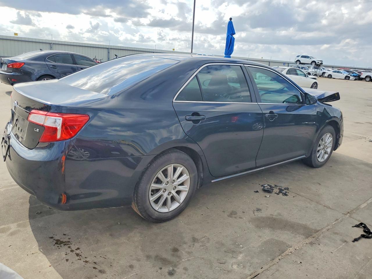 2012 TOYOTA CAMRY LE photo 3