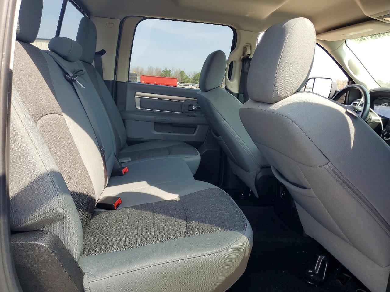 2014 RAM 1500 photo 28