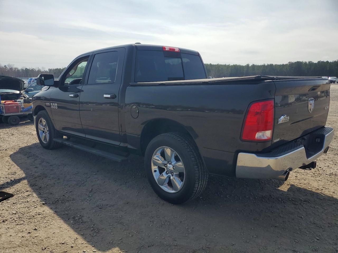 2014 RAM 1500 photo 4