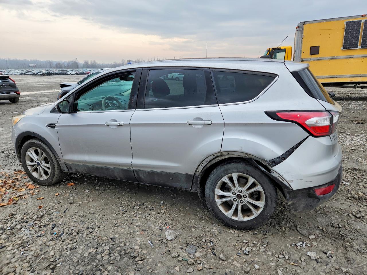 2017 FORD ESCAPE SE photo 2