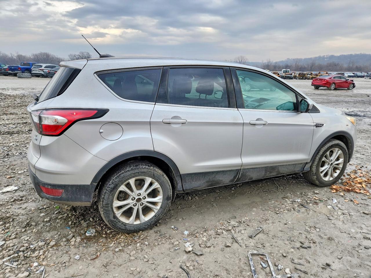 2017 FORD ESCAPE SE photo 3