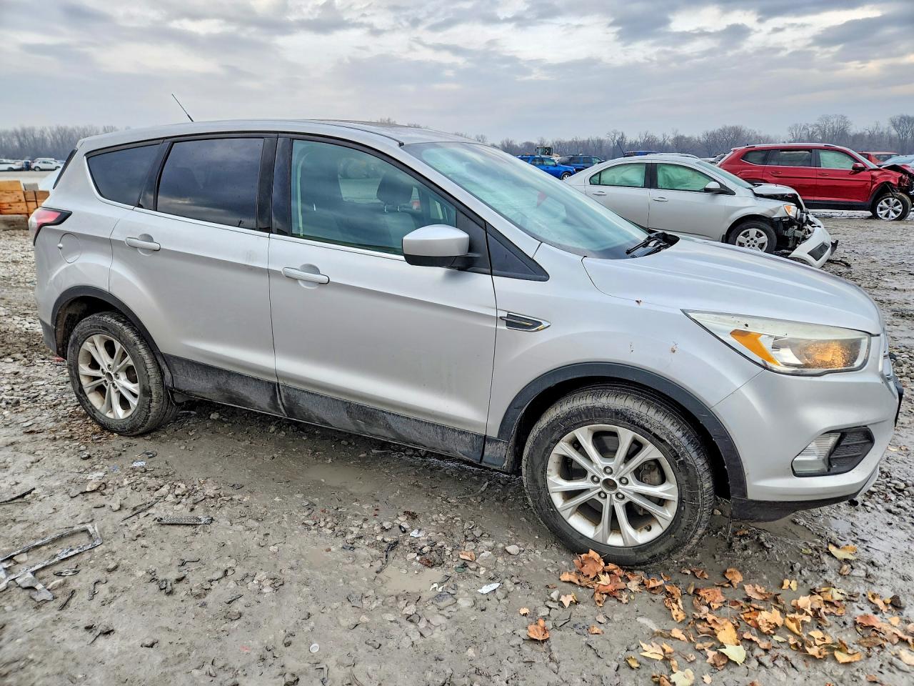 2017 FORD ESCAPE SE photo 4