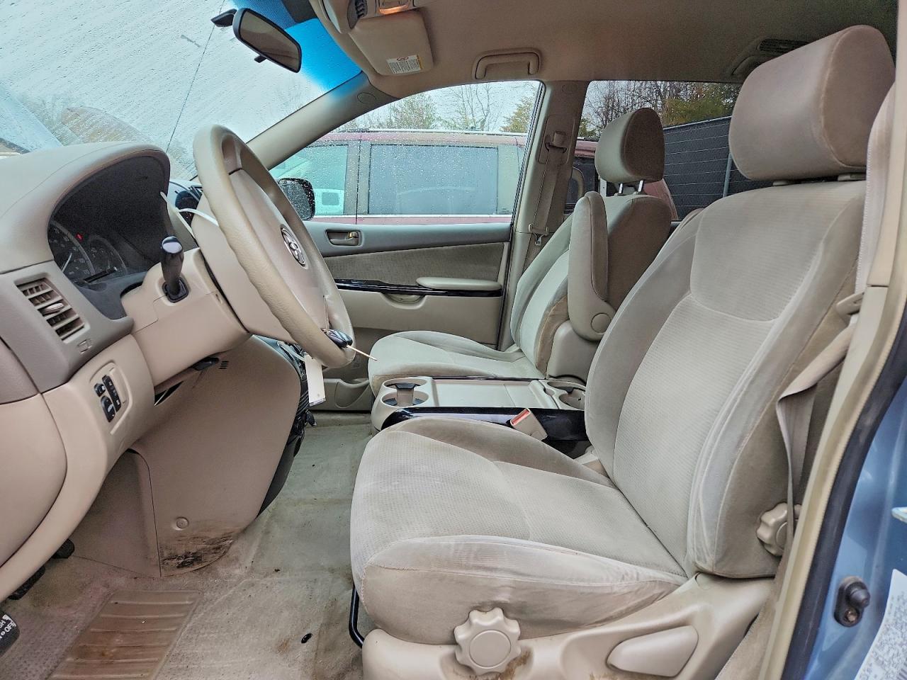 2004 TOYOTA SIENNA LE 7 PASSENGER photo 7