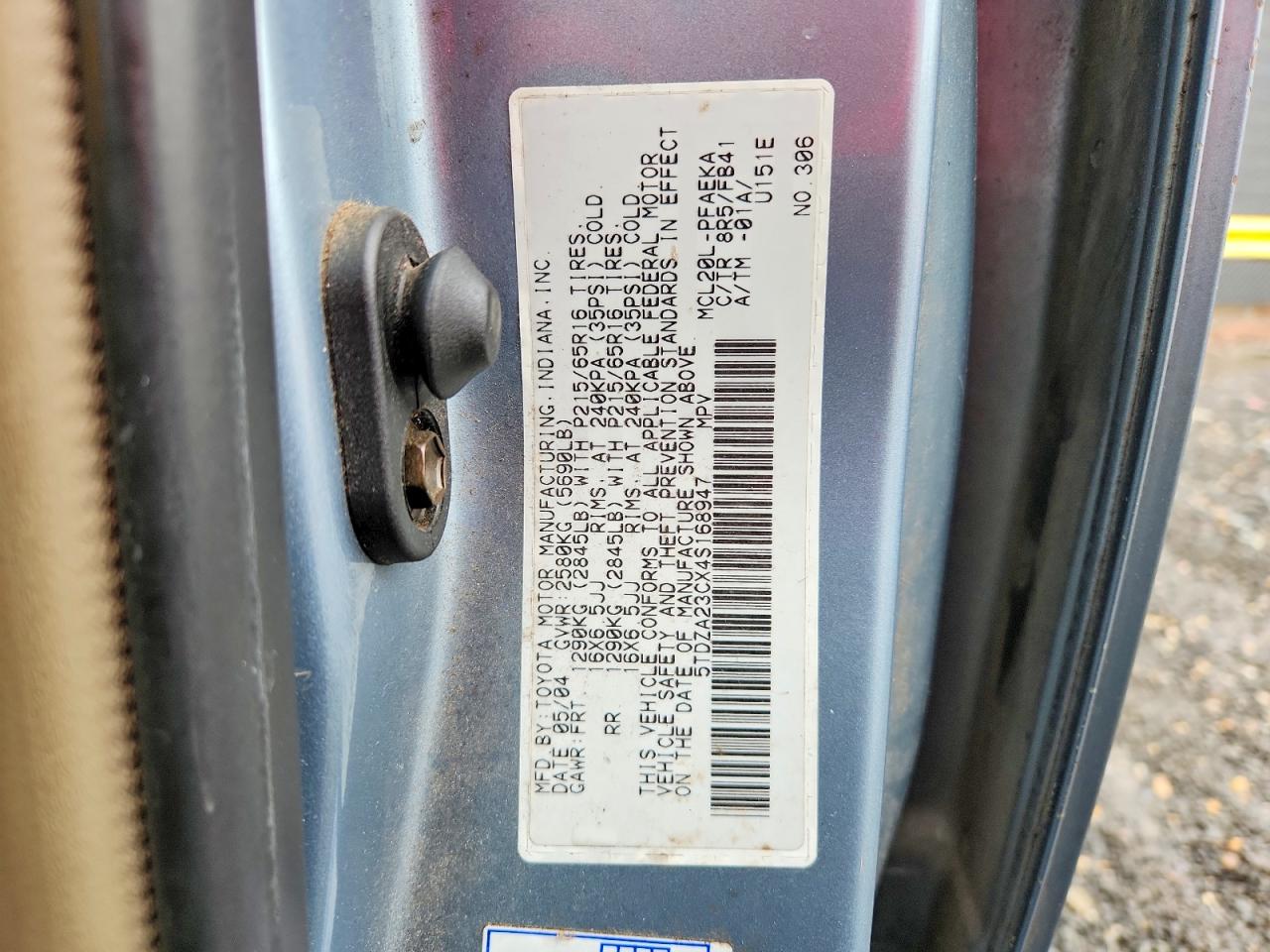 2004 TOYOTA SIENNA LE 7 PASSENGER photo 13