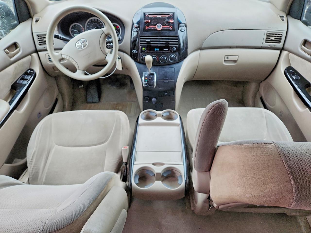 2004 TOYOTA SIENNA LE 7 PASSENGER photo 8