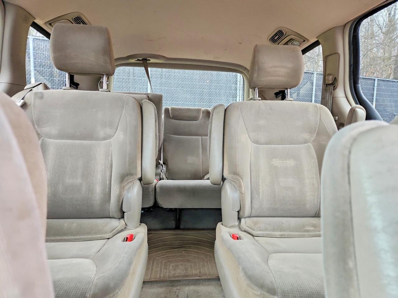 2004 TOYOTA SIENNA LE 7 PASSENGER photo 10