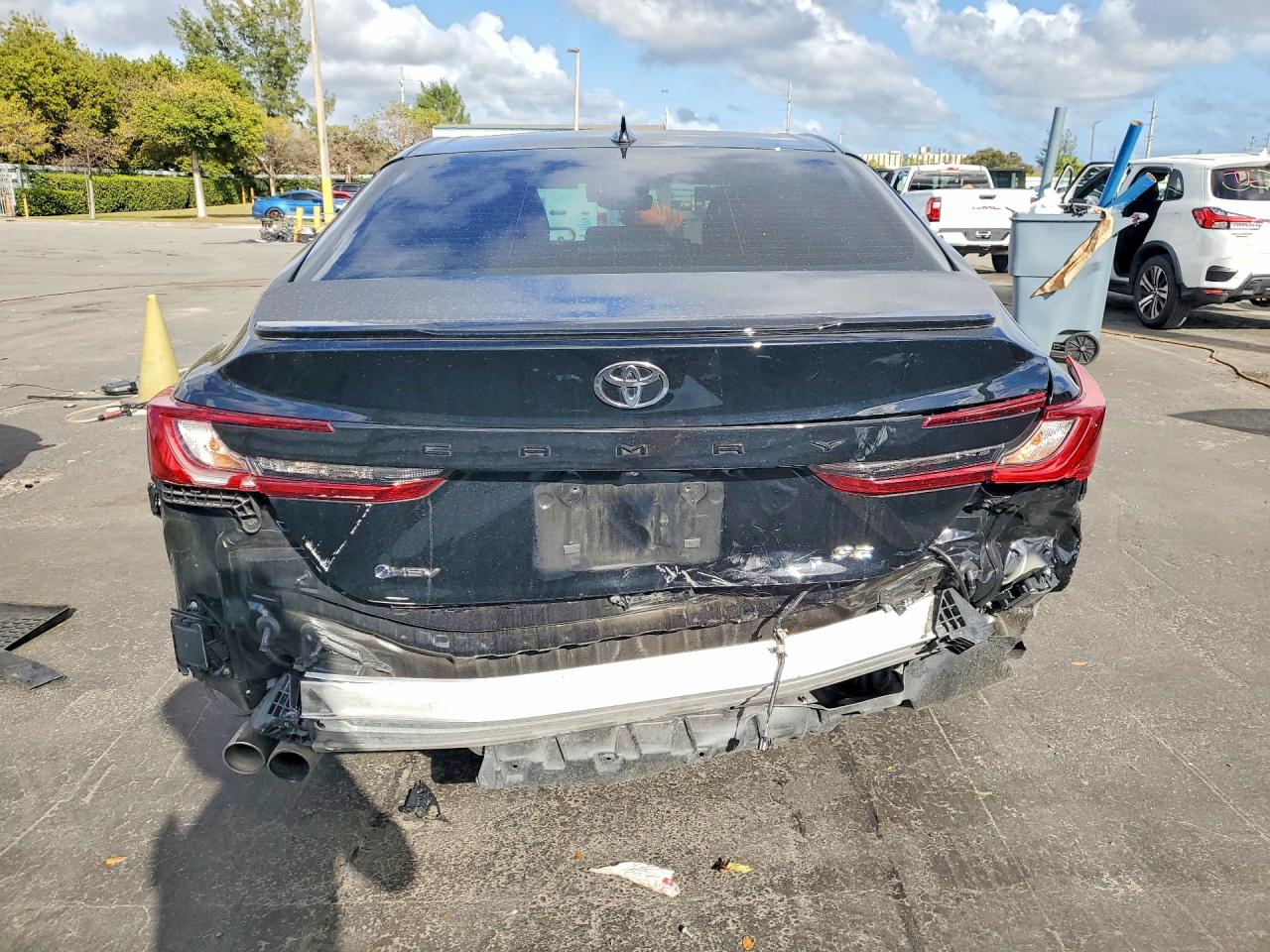 2025 TOYOTA CAMRY SE photo 11