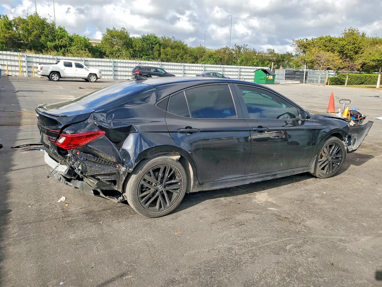 2025 TOYOTA CAMRY SE photo 5