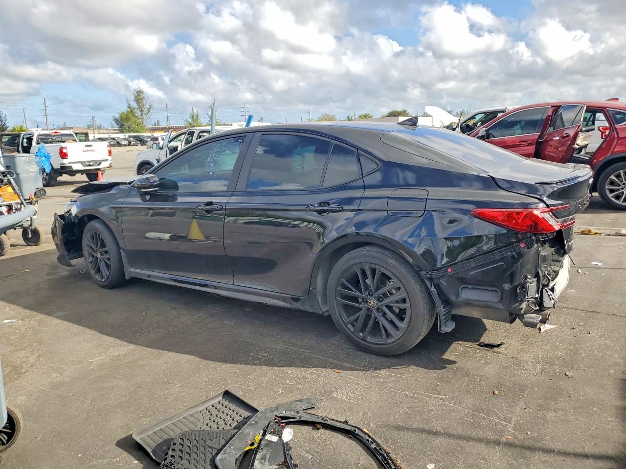 2025 TOYOTA CAMRY SE photo 3