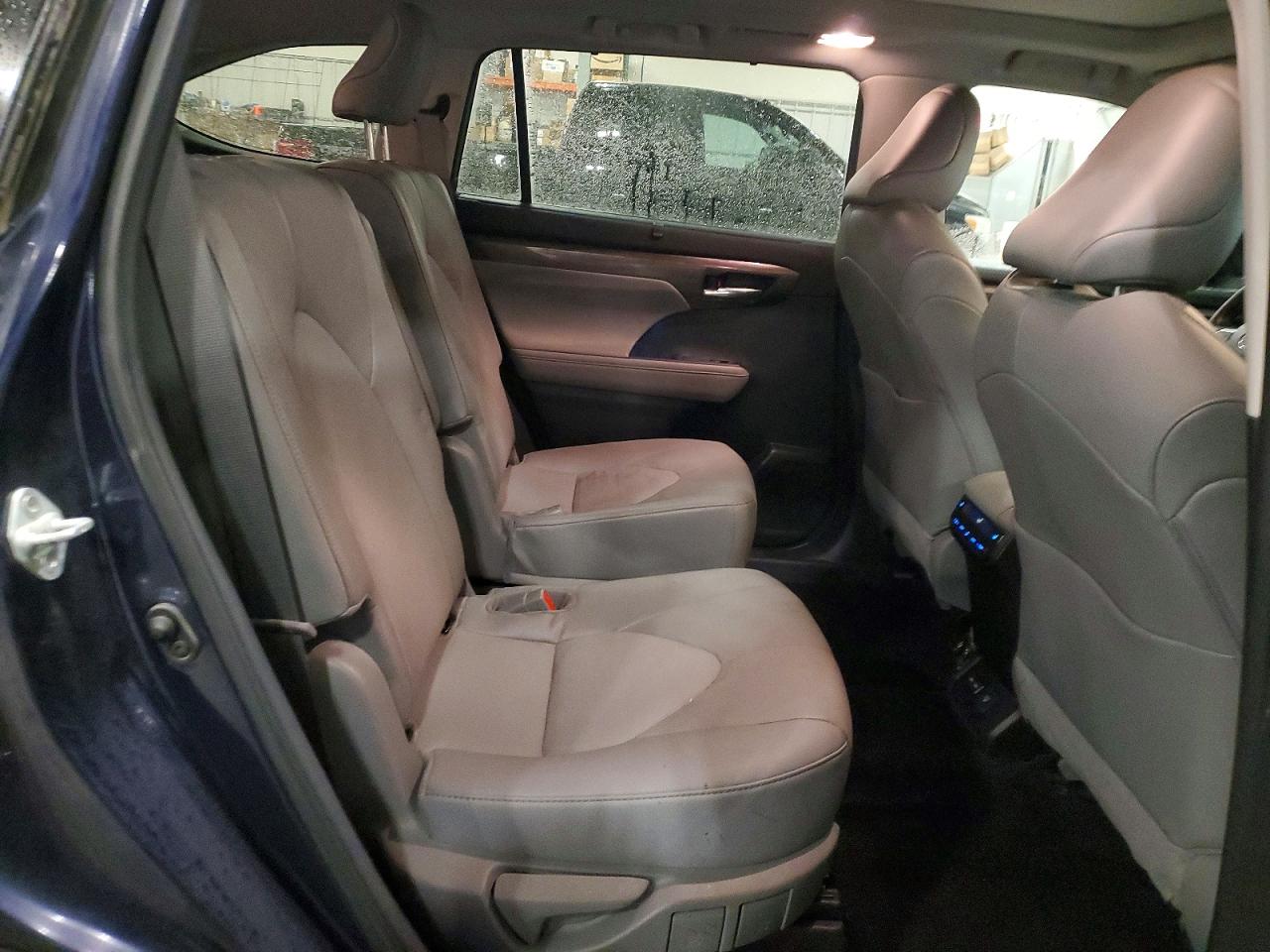 2022 TOYOTA HIGHLANDER PLATINUM photo 11