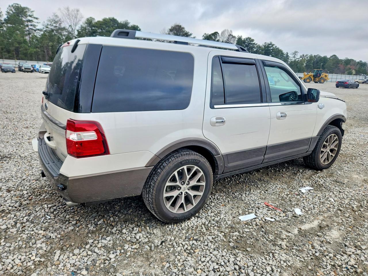 2017 FORD EXPEDITION XLT photo 3