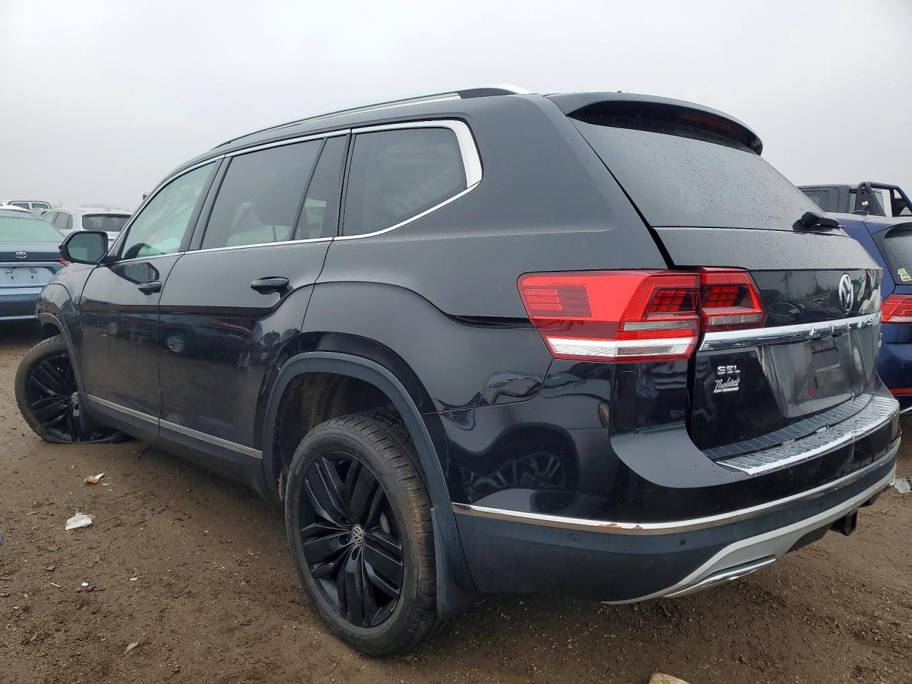 2018 VOLKSWAGEN ATLAS SEL PREMIUM photo 3