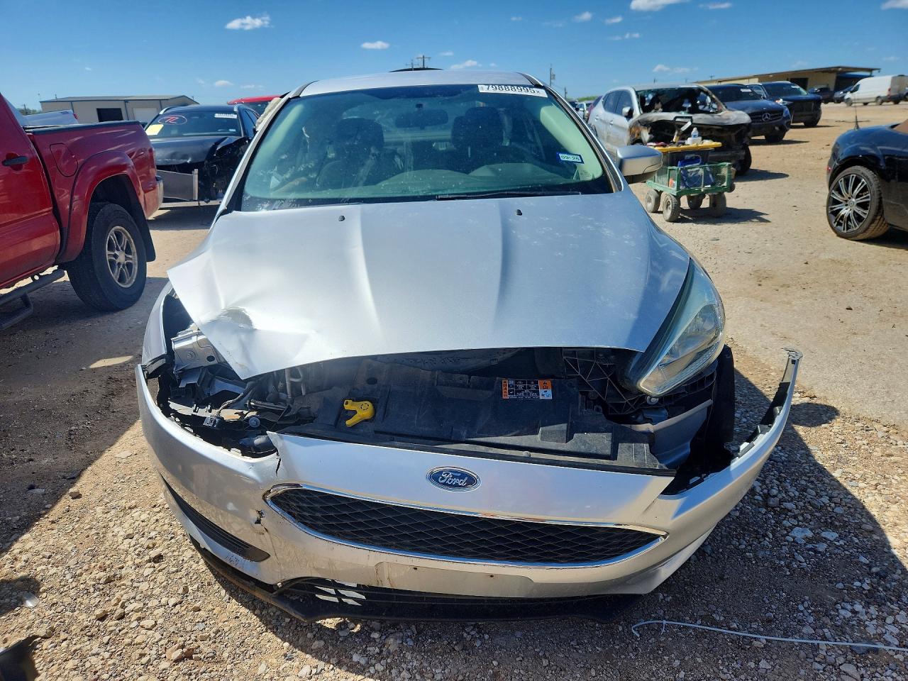 2017 FORD FOCUS SE photo 9