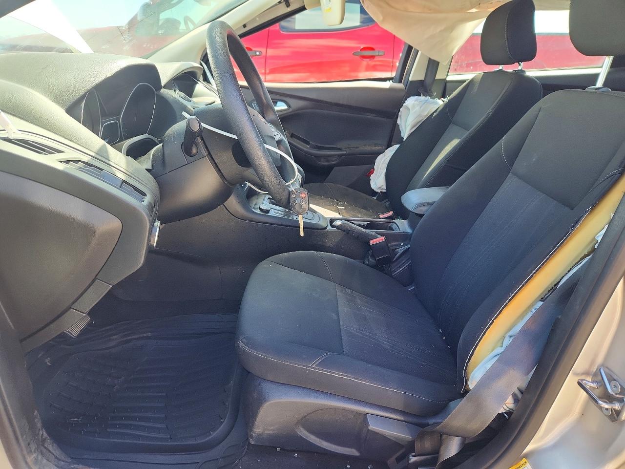 2017 FORD FOCUS SE photo 13