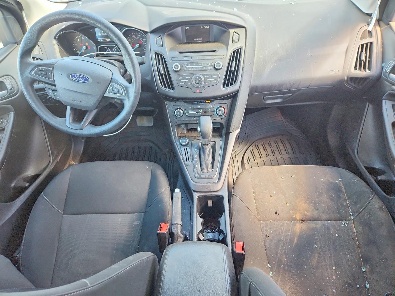 2017 FORD FOCUS SE photo 15
