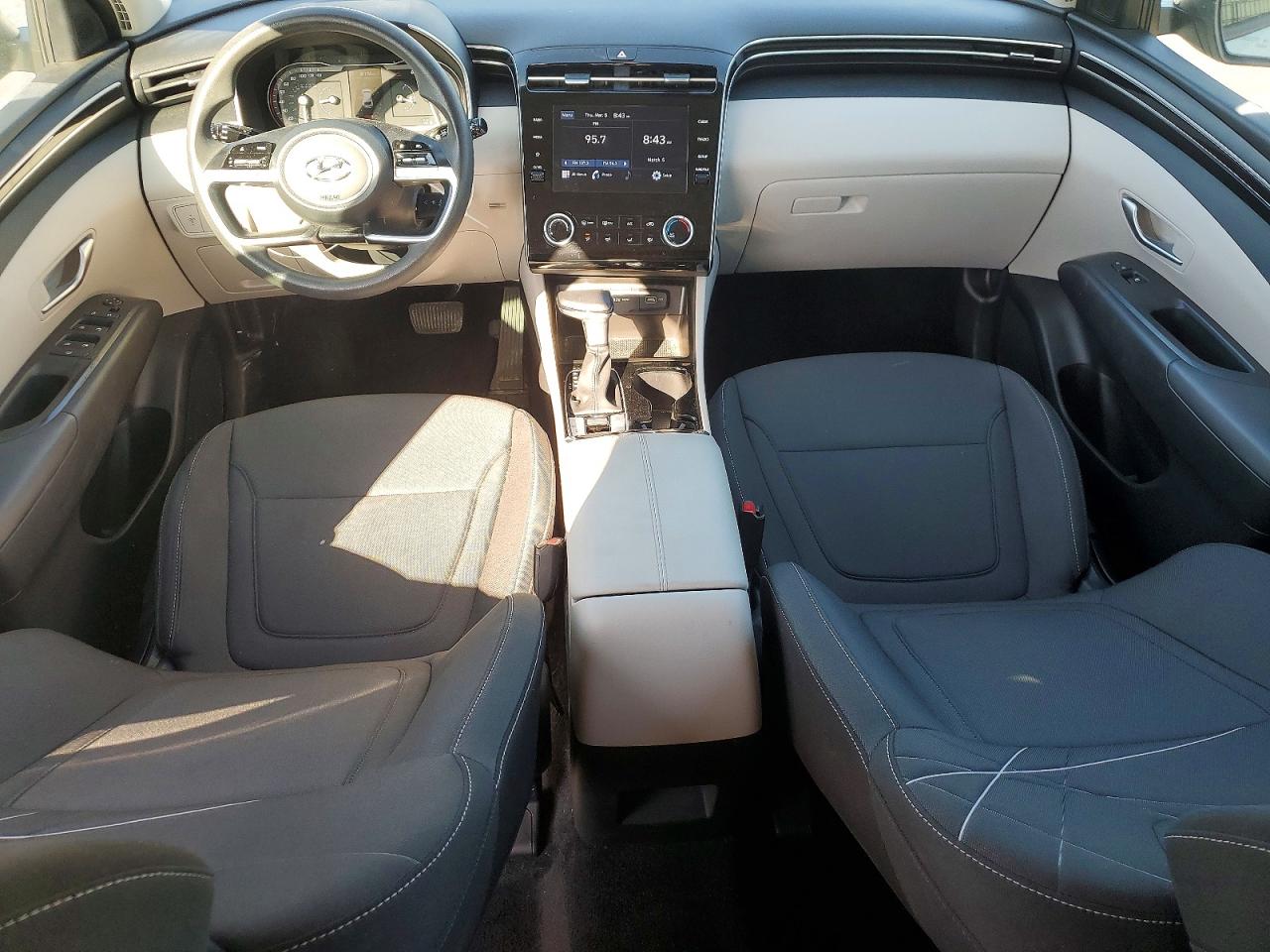2022 HYUNDAI TUCSON SE photo 8