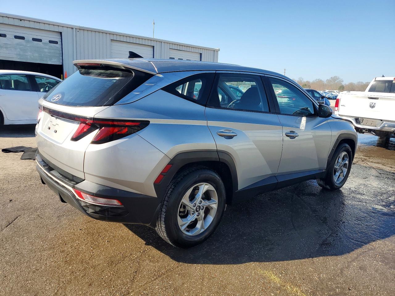 2022 HYUNDAI TUCSON SE photo 3