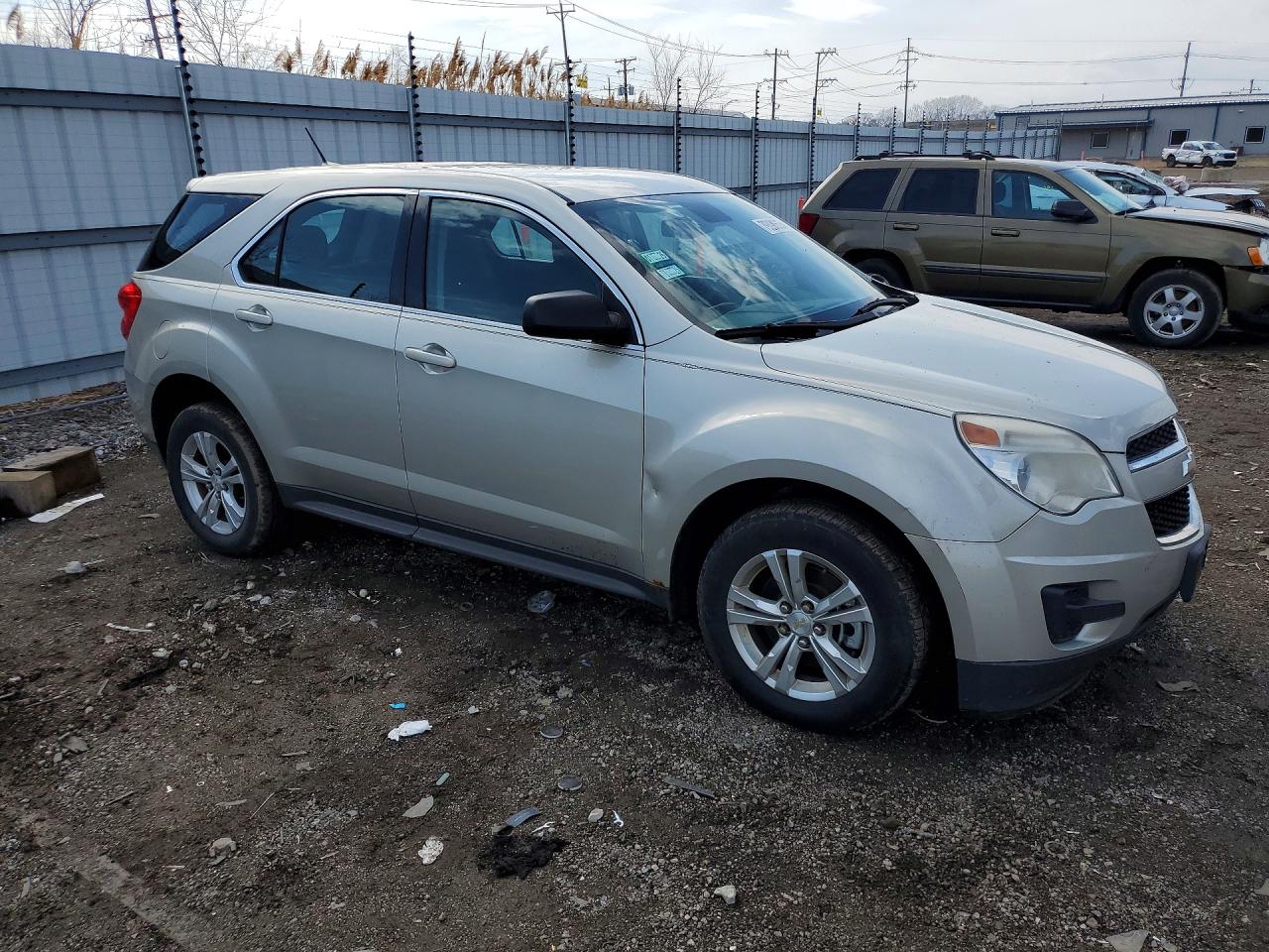 2014 CHEVROLET EQUINOX LS photo 4