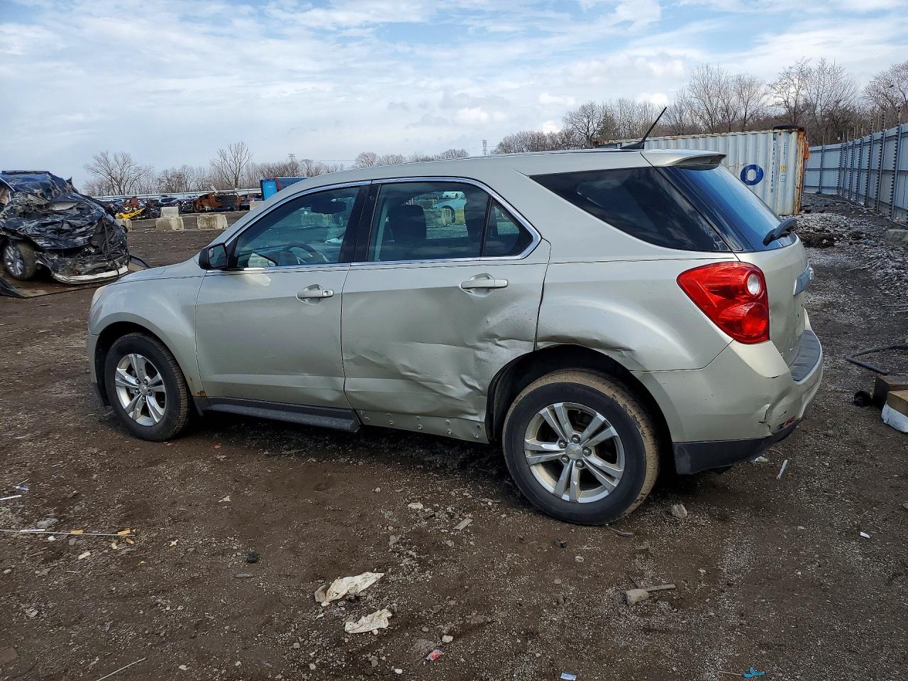 2014 CHEVROLET EQUINOX LS photo 2