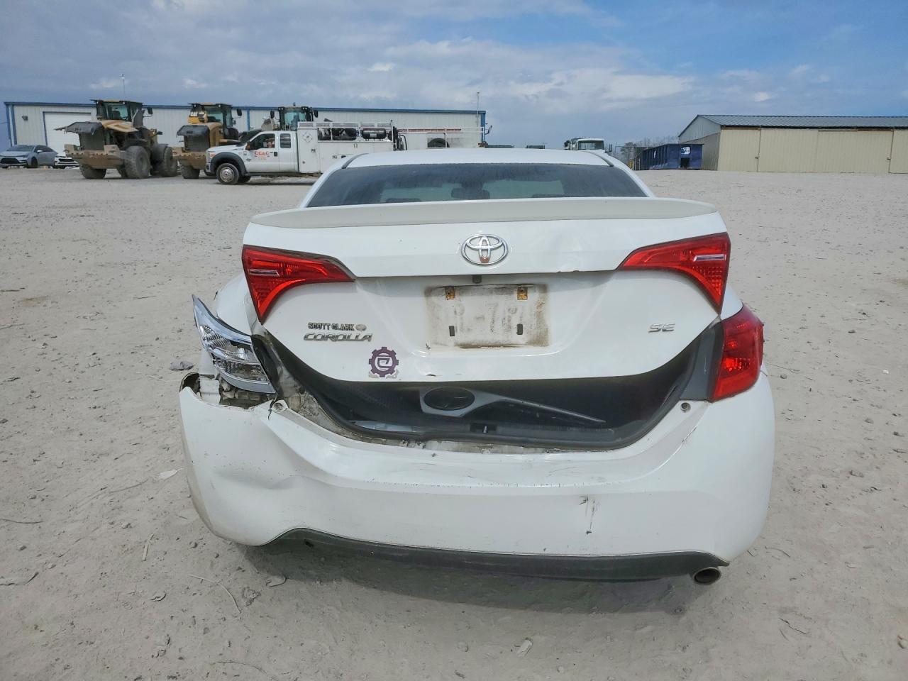 2017 TOYOTA COROLLA SE photo 11