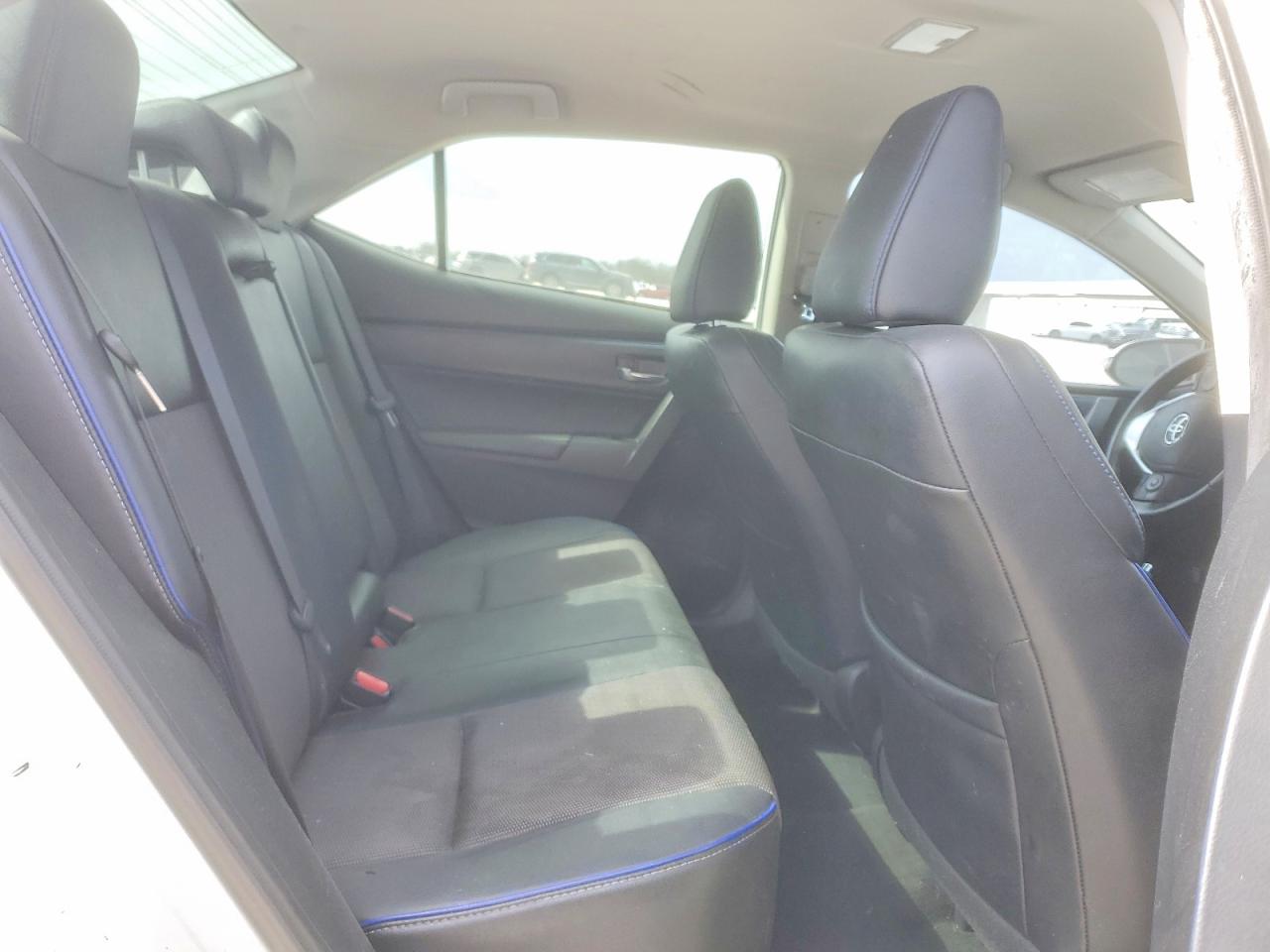 2017 TOYOTA COROLLA SE photo 19