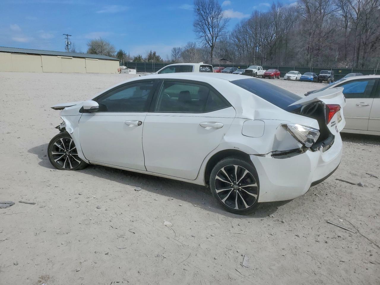 2017 TOYOTA COROLLA SE photo 3