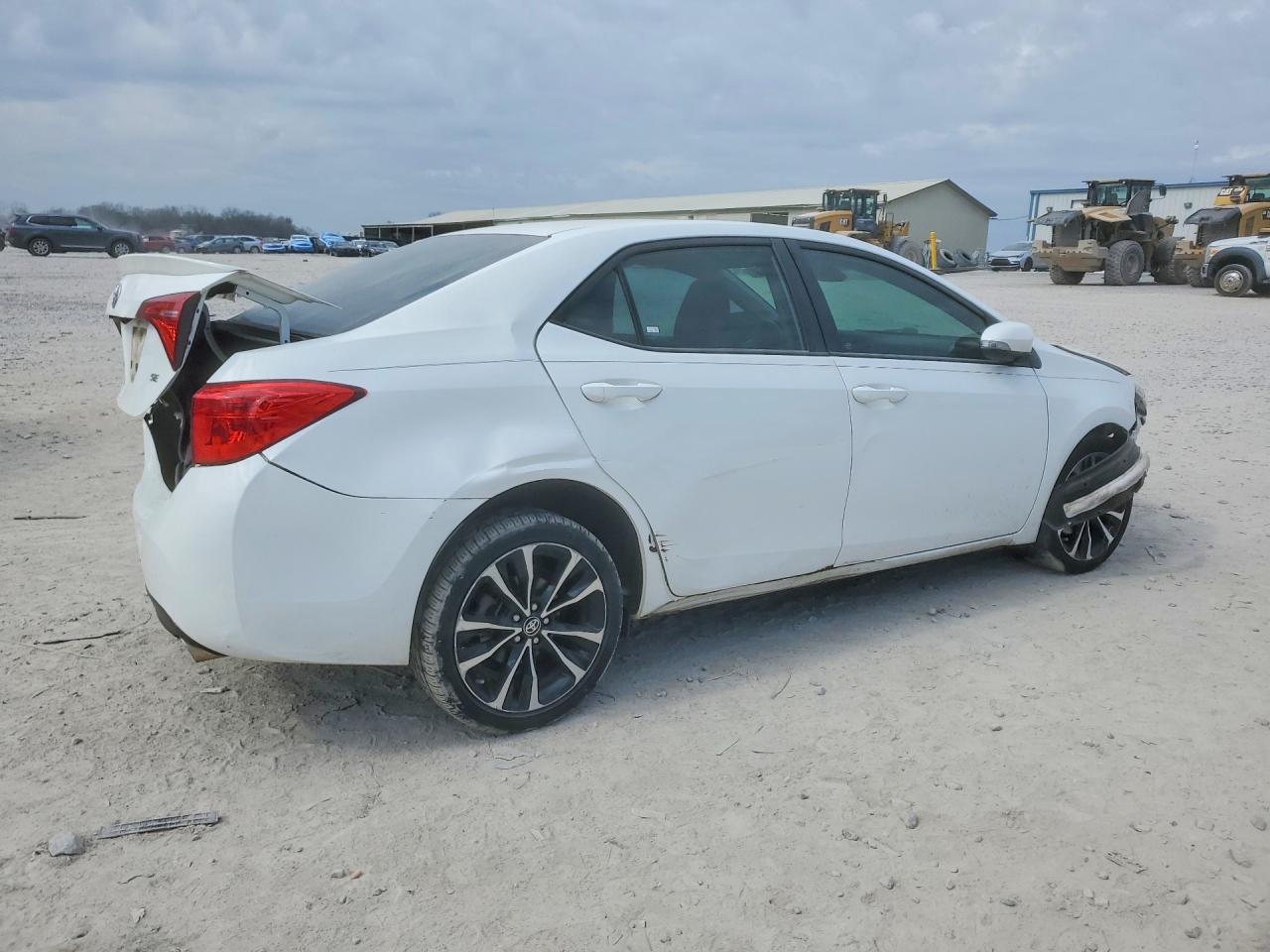 2017 TOYOTA COROLLA SE photo 5