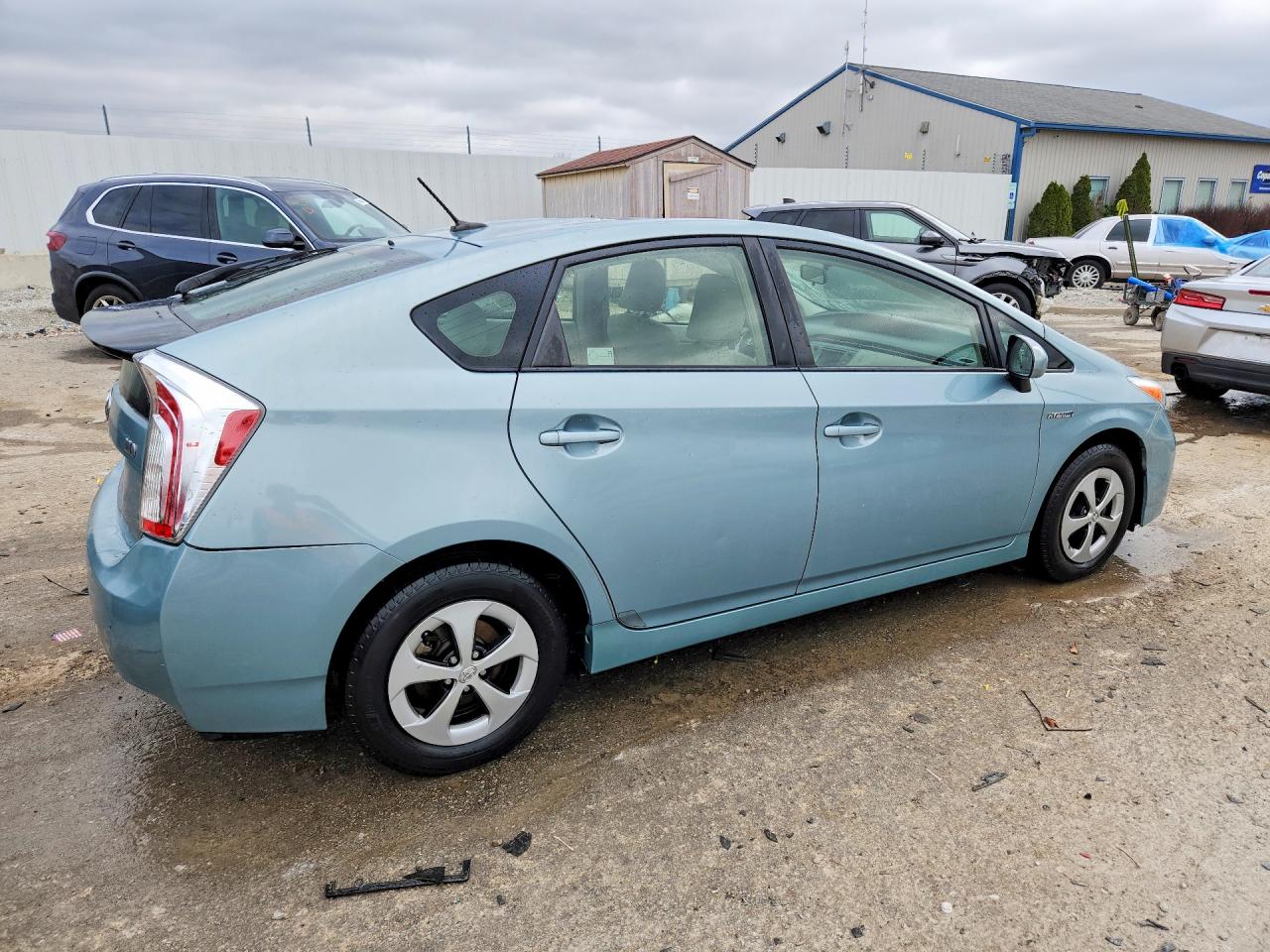 2013 TOYOTA PRIUS THREE photo 3
