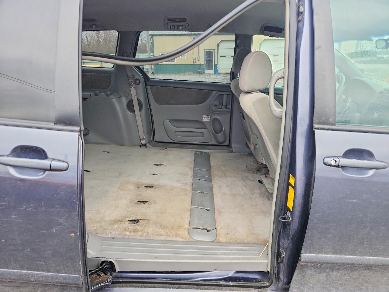 2007 TOYOTA SIENNA LE 7-PASSENGER photo 19