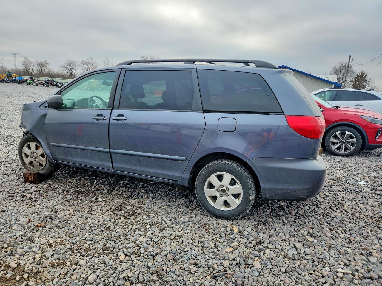 2007 TOYOTA SIENNA LE 7-PASSENGER photo 3