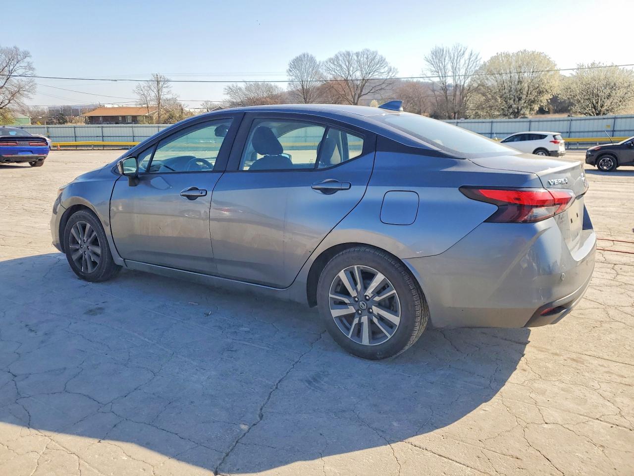 2020 NISSAN VERSA SV photo 3