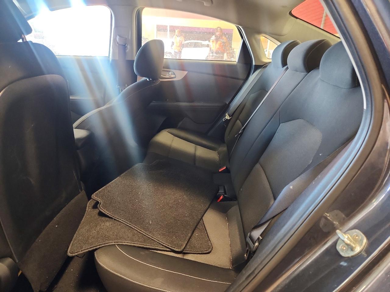 2023 KIA FORTE photo 28