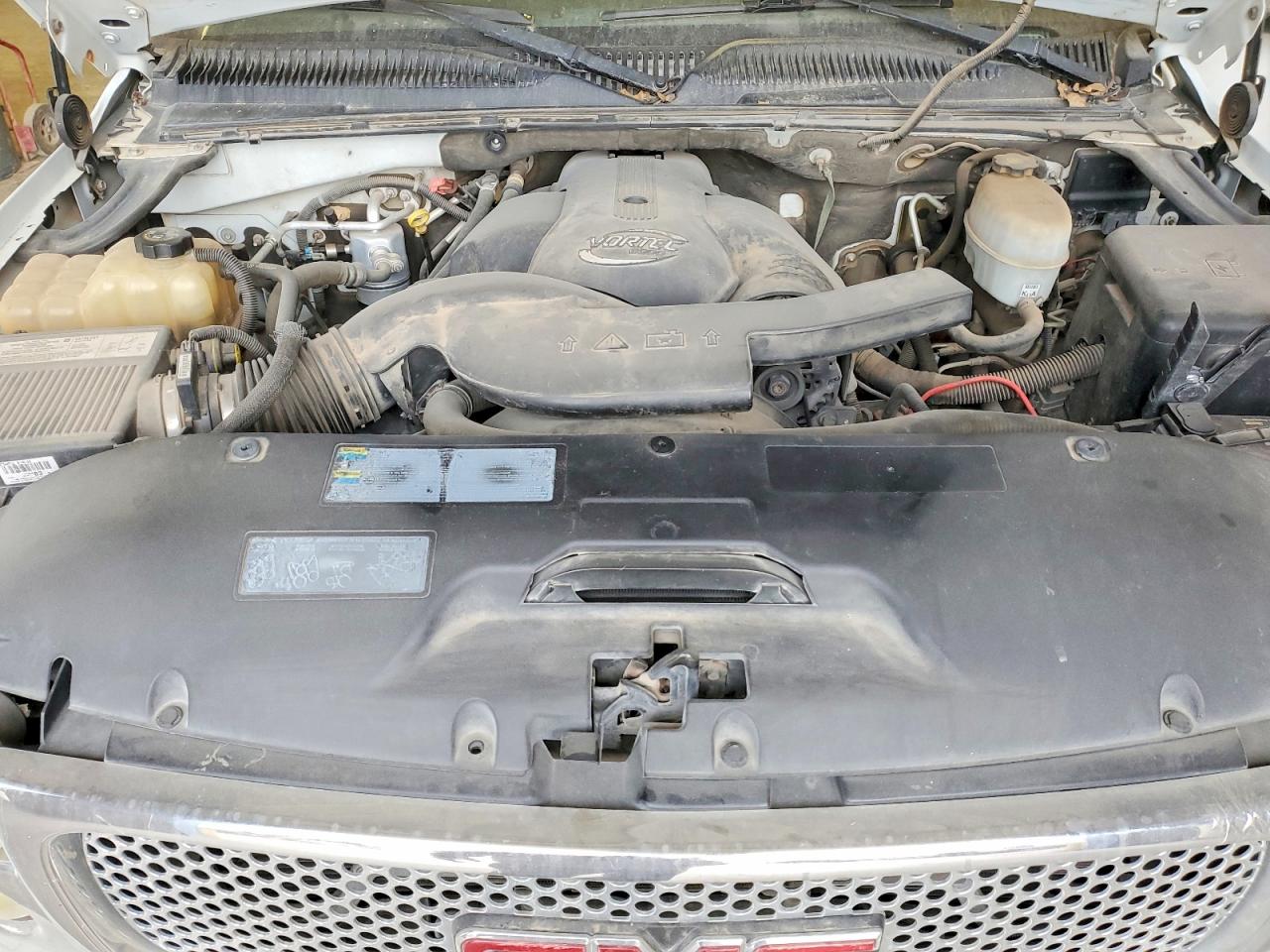 2004 GMC YUKON DENALI photo 12