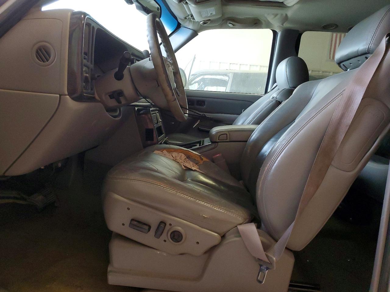 2004 GMC YUKON DENALI photo 7