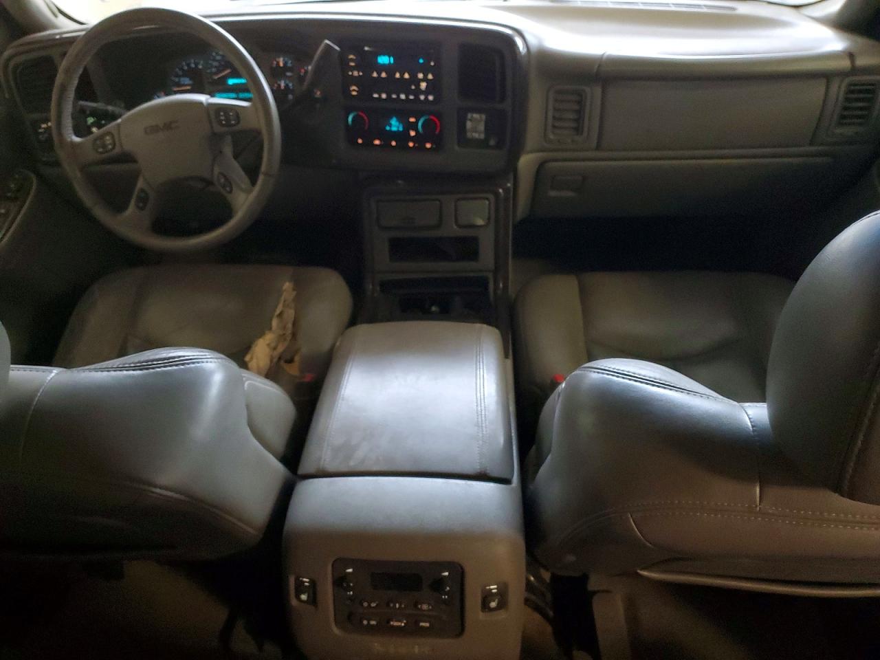 2004 GMC YUKON DENALI photo 8