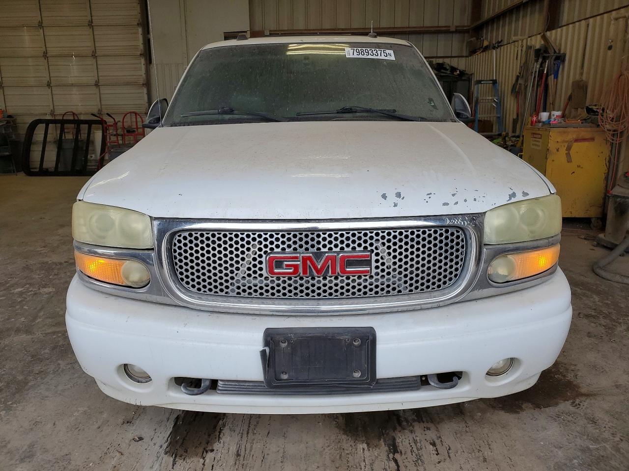 2004 GMC YUKON DENALI photo 5