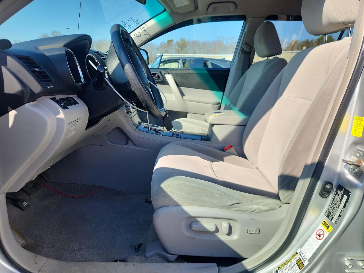 2010 TOYOTA HIGHLANDER BASE photo 13