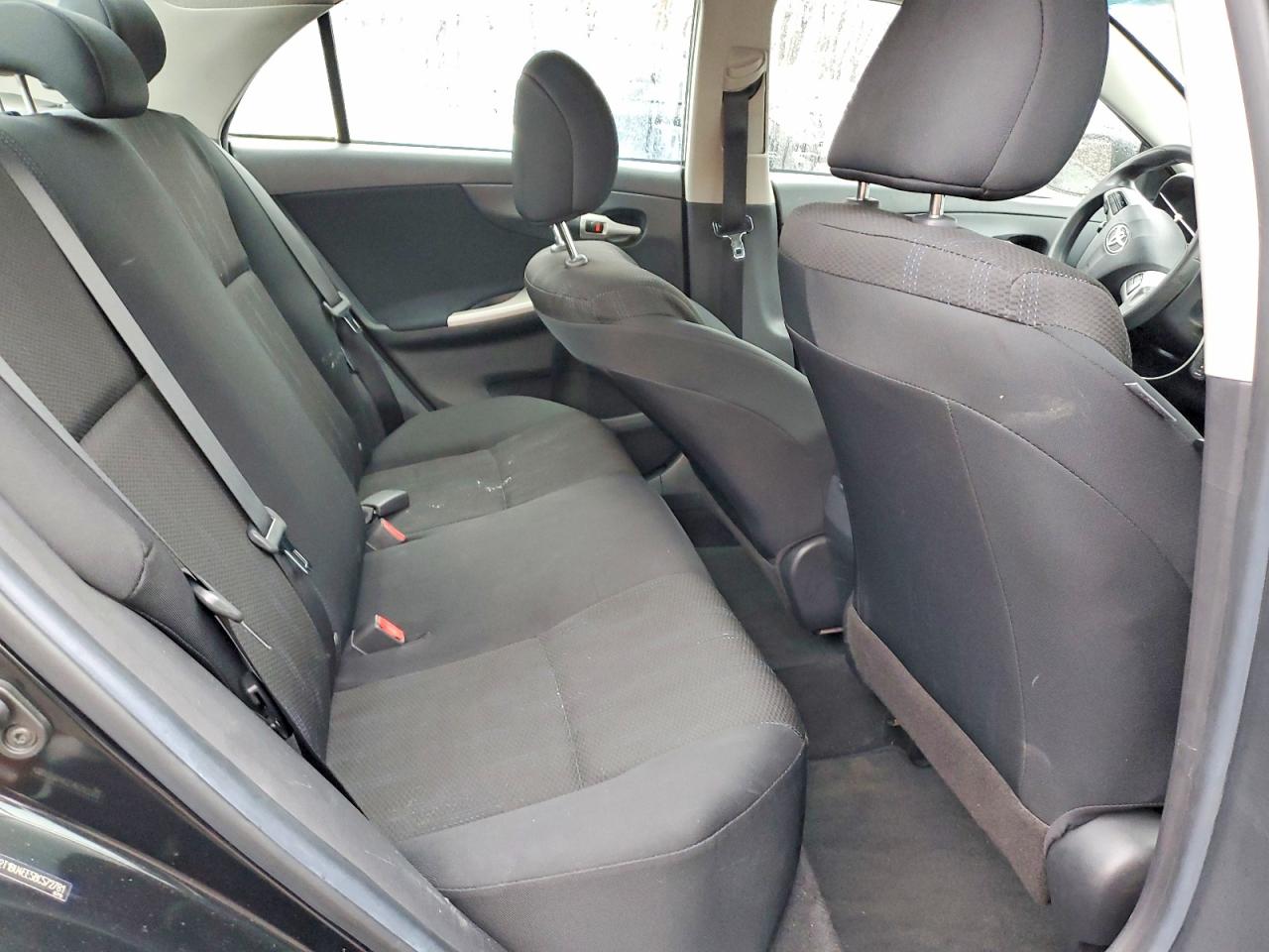 2011 TOYOTA COROLLA S photo 28