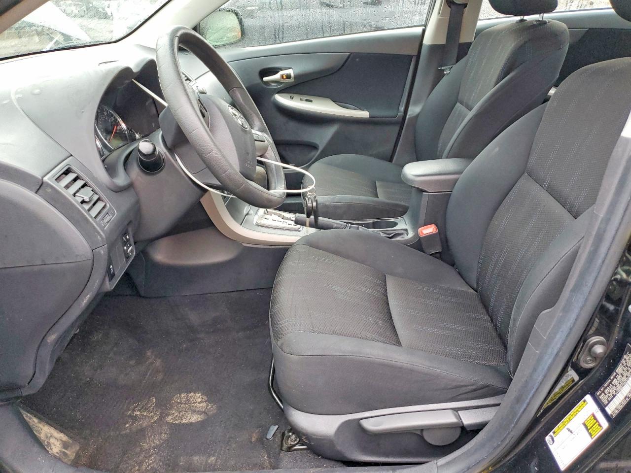 2011 TOYOTA COROLLA S photo 19