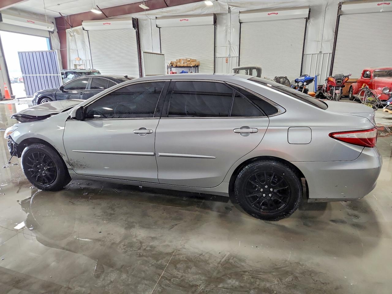 2016 TOYOTA CAMRY LE photo 2